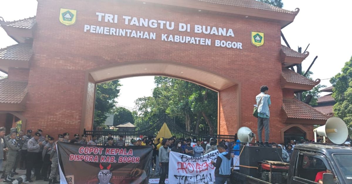 Kepung Kantor Dispora Dan Pemda Kabupaten Bogor, Ratusan Massa Suara Aksi Mahasiswa Bogor Tuntut Transparansi Lelang Mini Kompetisi