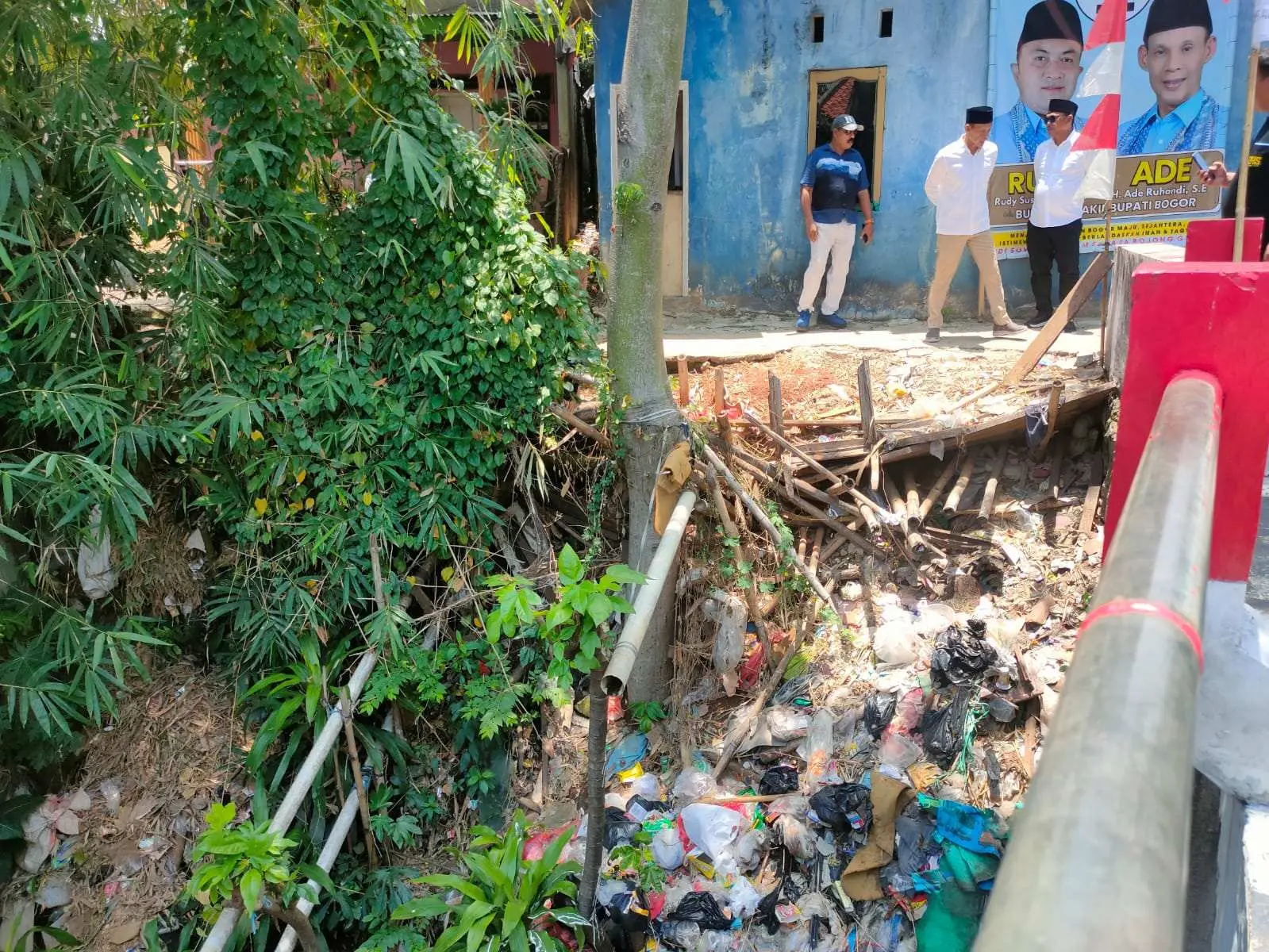 Di Depan Warga Desa Rawapanjang, Calon Wakil Bupati Bogor Jaro Ade Sebut Penyebab Infrastruktur Cepat Rusak, Ini Diantaranya