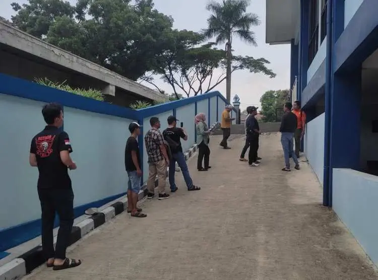 Cari Pelaku Pelemparan BatuKe Graha Wartawan, Polres Bogor Langsung Olah TKP