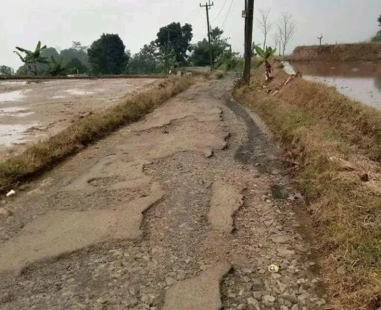 Kecamatan Sukajaya Bogor Belum Merdeka dari Jalan Rusak