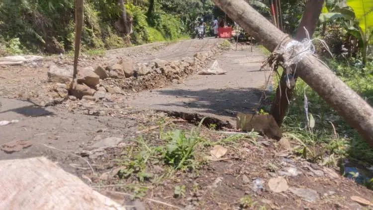 Anggota DPRD Kabupaten Bogor Soroti Jalan Ace Tabrani yang Amblas di Nanggung