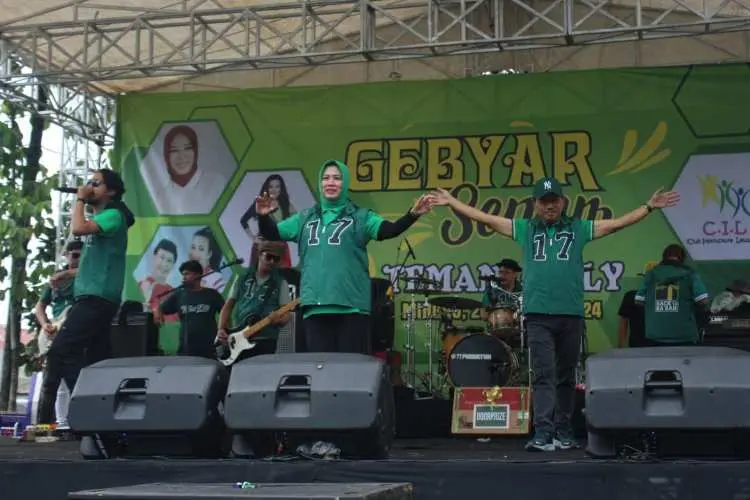 Gebyar Senam di Terminal Leuwiliang, RY Terpesona Saksikan Lautan Hijau