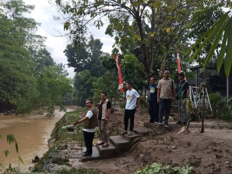 Waspada Banjir, Camat Gunung Putri Lakukan Pengecekan Drainase Lingkungan