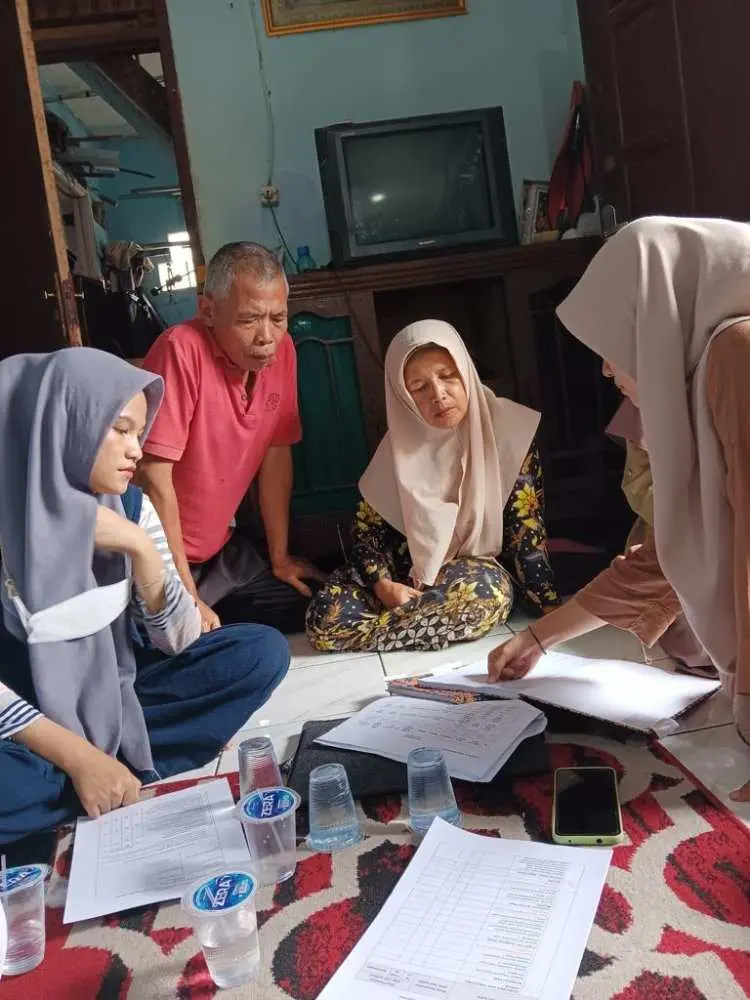 Kelompok 4 PTPP Fiphal Unida Sukses Gelar Sosialisasi Sistem Produk Halal di UMKM Sukabumi