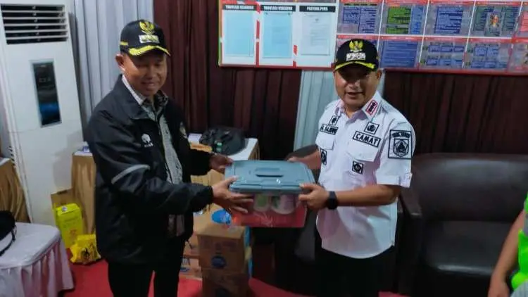 Asmawa Tosepu Sambangi Pos Pam Nataru Cibinong, Berikan Dukungan dan Bantuan Makanan