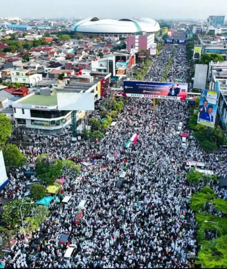 Ribuan Warga Bekasi Turun ke Jalanan Dalam Aksi Bela Palestina