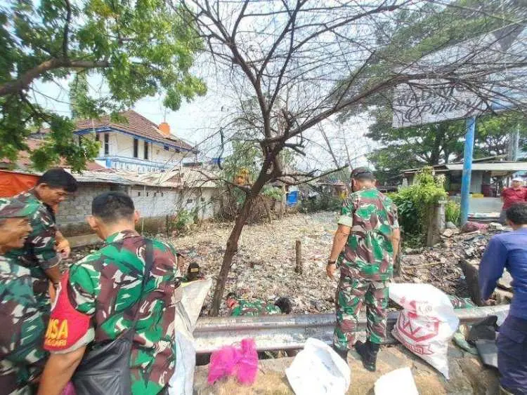 Memasuki Musim Penghujan, Sampah Meluap di Simpang Ciawi