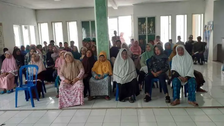 75 Lansia Terima BLT di Desa Curug Bitung, Kecamatan Nanggung