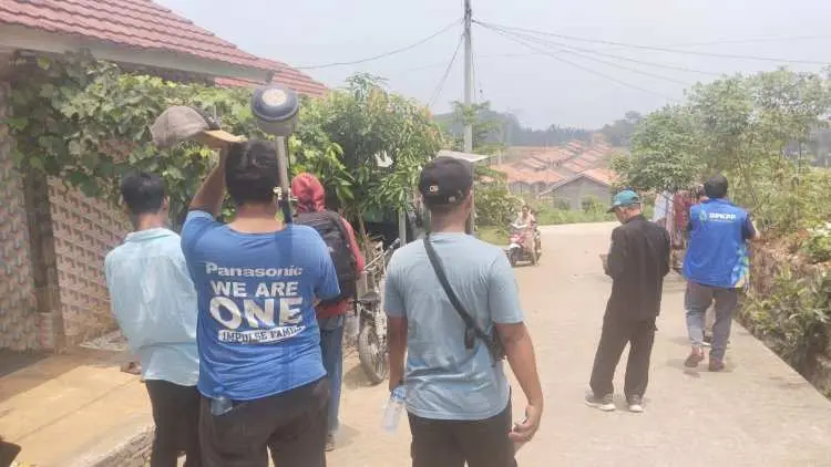 Usai Sosialisasi Sertifikasi HGB Huntap di Desa Sukaraksa, Kini DPKPP Dan BPN Ukur Lahan