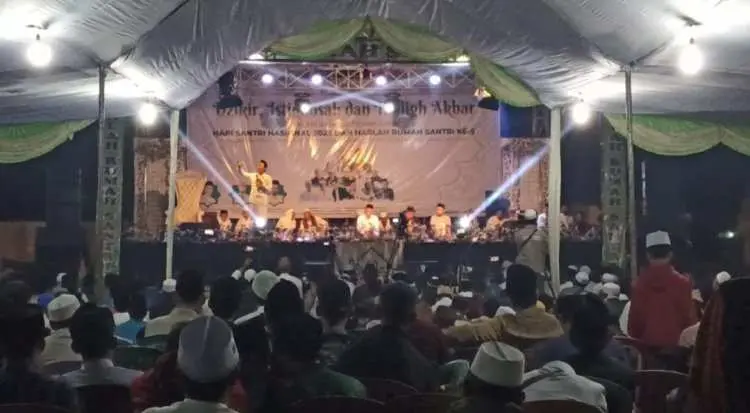 Peringatan HSN, Buya Yahya Hadir Dalam Harlah Ke 5 Rumah Santri