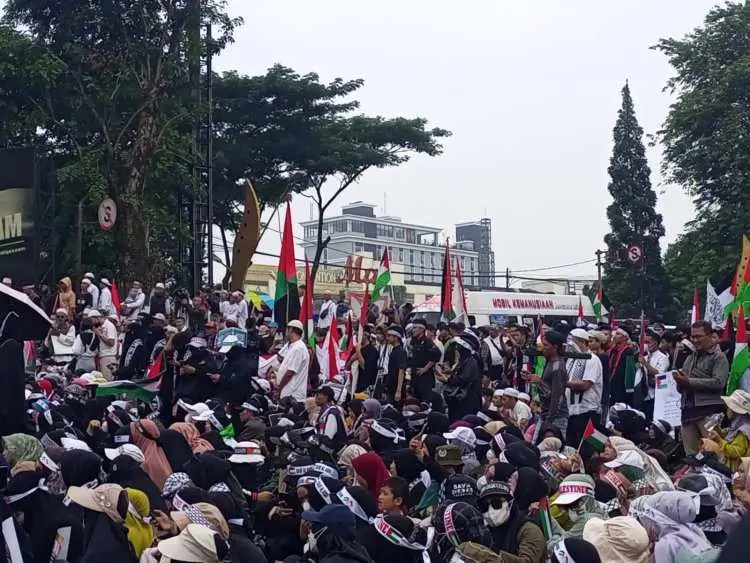 Peduli Palestina, Warga Bogor Gelar Aksi Damai dan Doa Bersama di Tugu Kujang