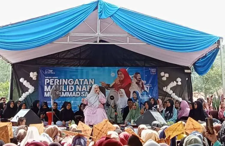 Mamah Dedeh Isi Kegiatan Maulid Nabi di Desa Sukamaju Cigudeg