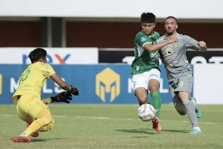 Persebaya Hentikan Laju Kemenangan Elang Jawa