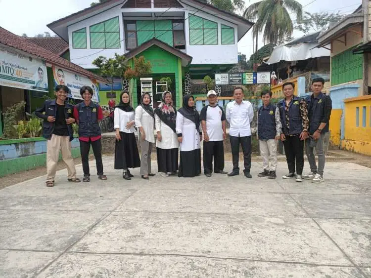 Mahasiswa KKN FE Unida Bogor Kunjungi SDN 1 Ciboleger Bantu Proses Belajar Mengajar