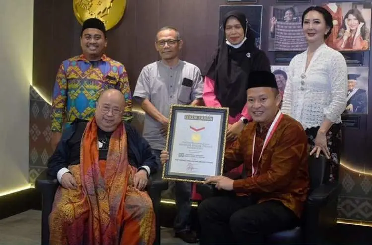 Ciptakan E-book 1000 Tulisan Santri, PM Ummul Quro Al Islami Bogor Raih Penghargaan Rekor MURI