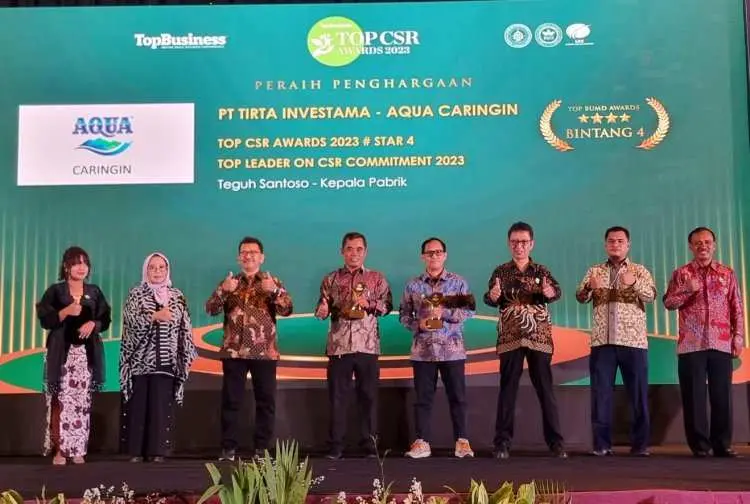 Sembilan Pabrik AQUA Sukses Raih Penghargaan TOP CSR Awards 2023