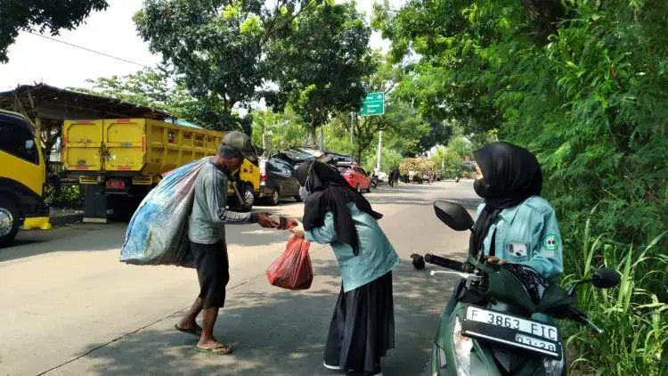 HIMPRO BKI IUQI Bogor Gelar Jum'at Berkah Berbagi