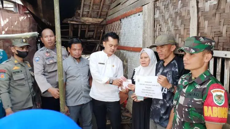 Ingin Tepat Sasaran, Desa Curugbitung Kecamatan Nanggung Salurkan BLT - DD Tahap 1 Dor To Dor