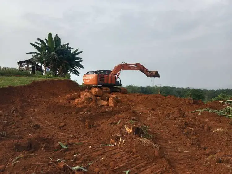 Lama Tunggu Kejelasan Dari Pemkab Bogor, Warga Kiarapandak Sukajaya Penghuni Huntara Bangun Huntap Secara Swadaya