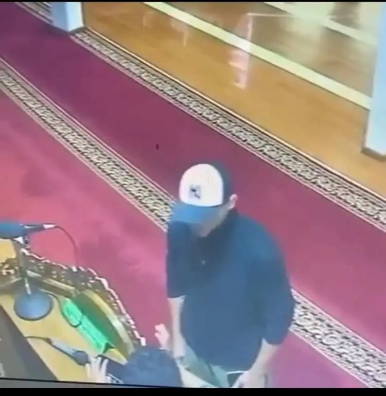 Nyaris Kabur, WNA Australia Peludah Imam Masjid Al Muhajir Berhasil Diringkus Di Bandara Soetta