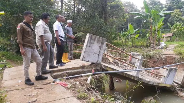 Banjir Bandang Di Kecamatan Leuwisadeng, CSR PT Antam Sigap Kirim Team Survey dan Bantuan