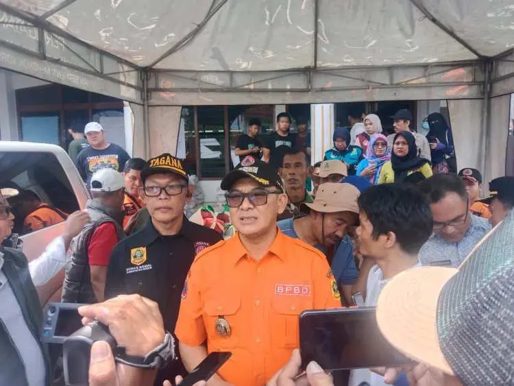Plt Bupati Bogor Gelontorkan Anggaran BTT Bagi Korban Bencana Banjir dan Longsor Di Bogor Barat