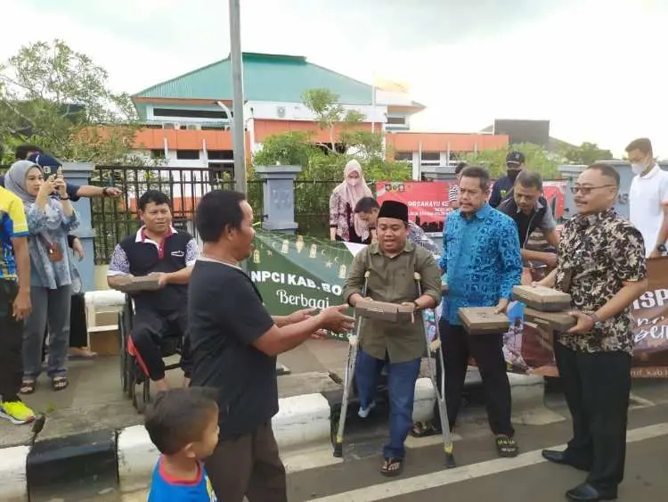 NPCI Kabupaten Bogor Dan Dispora Bersinergi Bagi Takjil Gratis Di Ring Road Pakansari